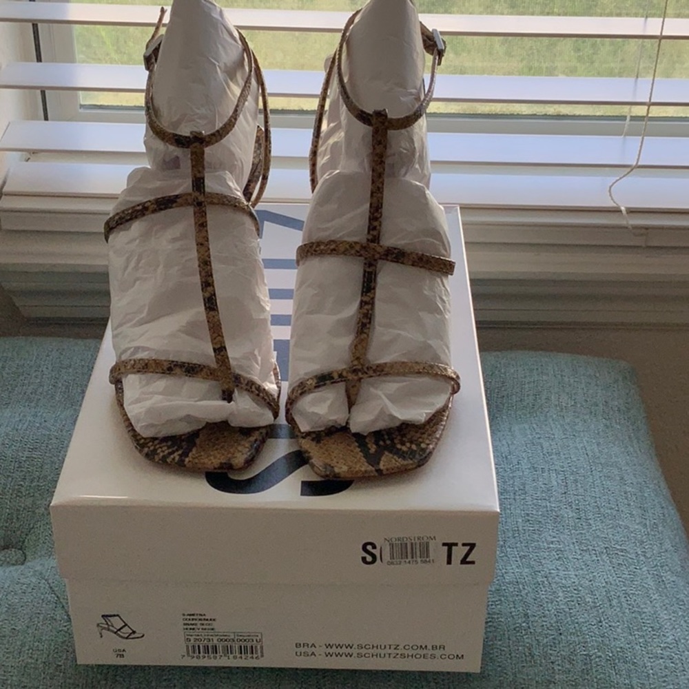 Schutz Ameena strappy sandals size 7